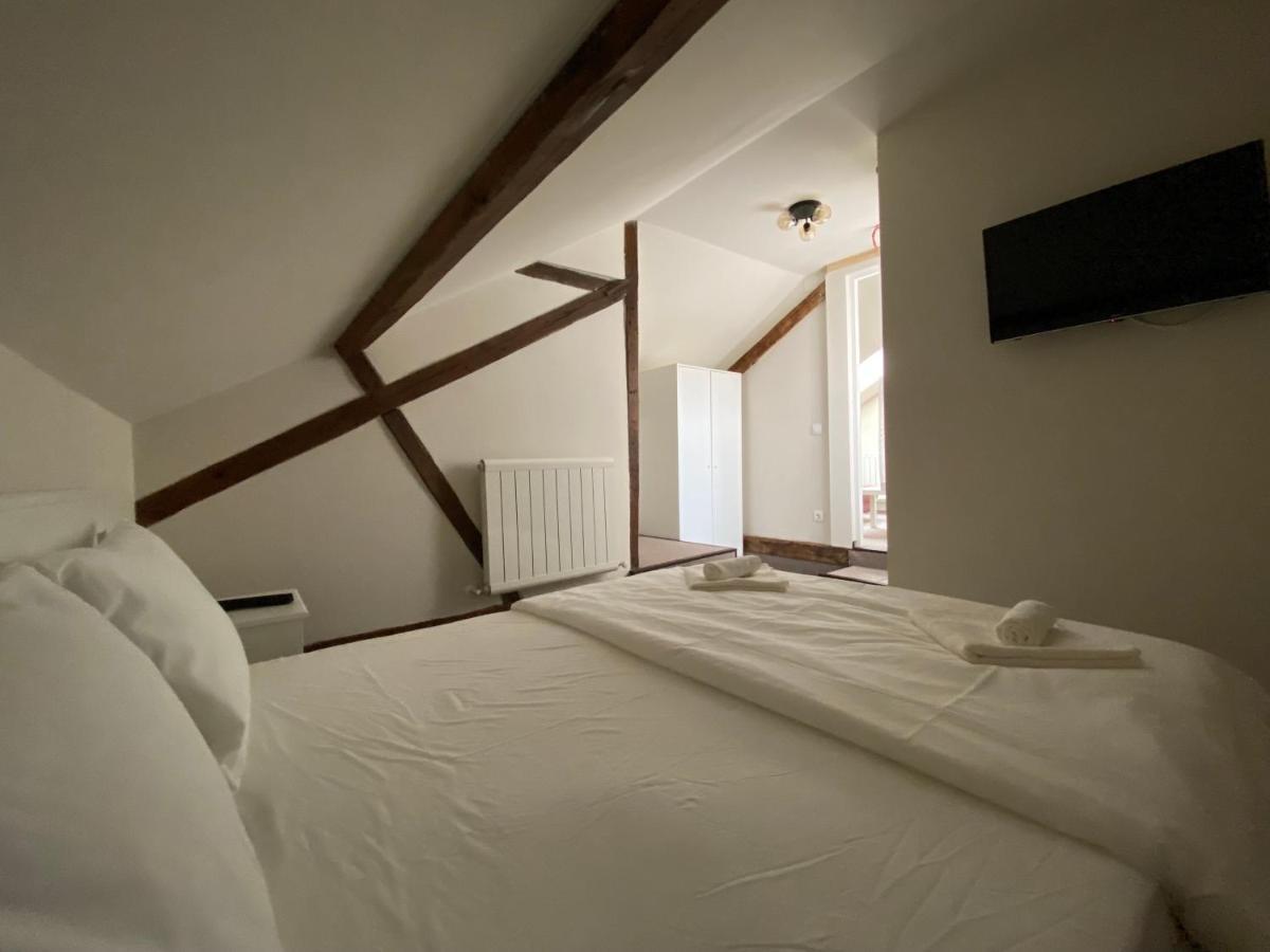 Boutique Rooms With Parking Oradea Bagian luar foto