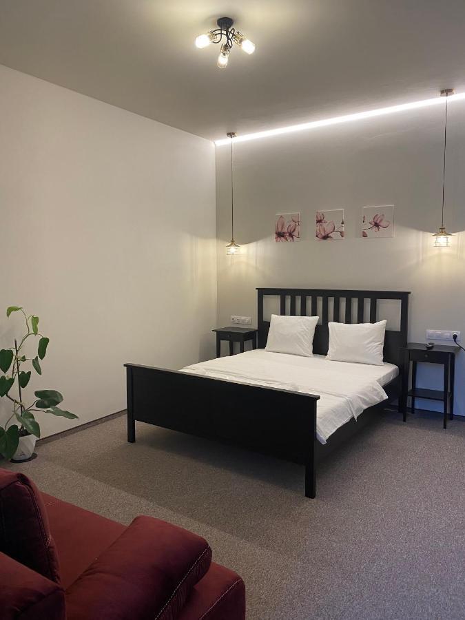 Boutique Rooms With Parking Oradea Bagian luar foto