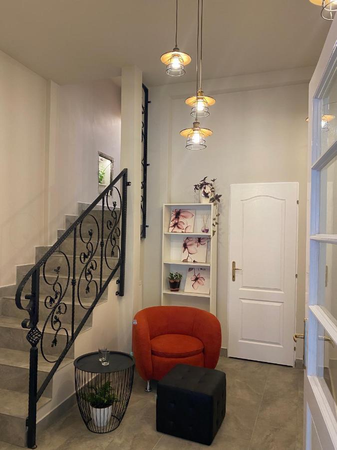 Boutique Rooms With Parking Oradea Bagian luar foto